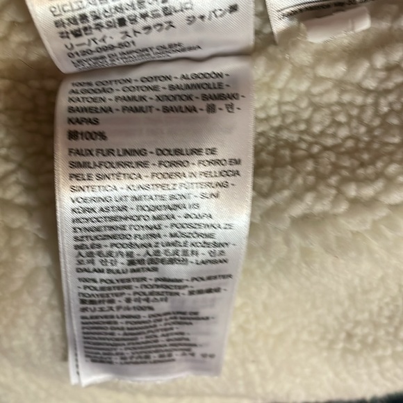 Pretty Levi Jacket
It’s an Xsmall but fits like s/m - Picture 8 of 9